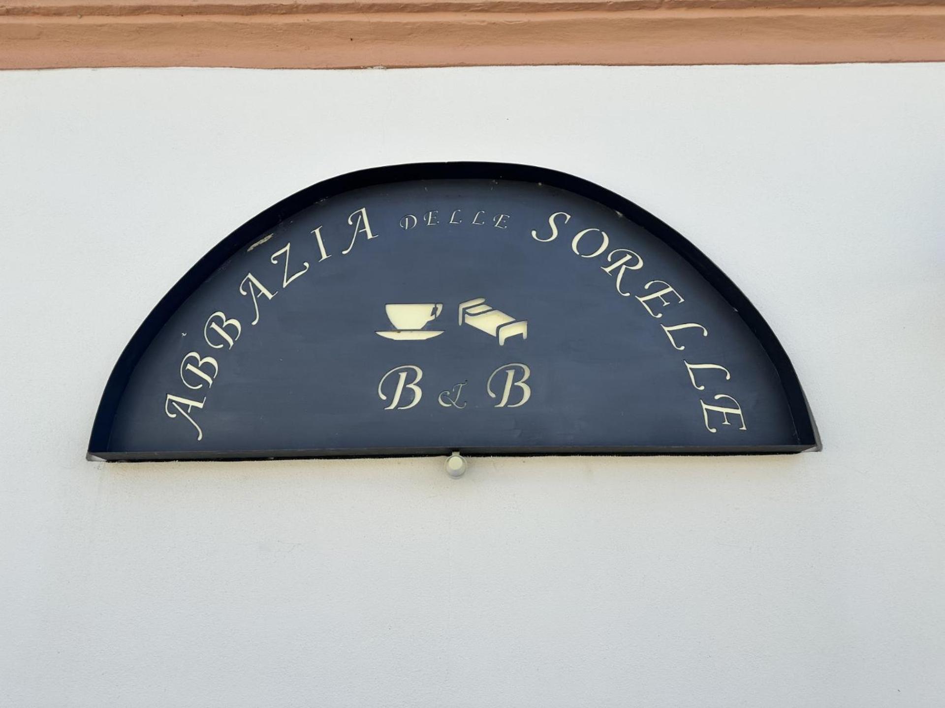 Abbazia Delle Sorelle โนเวลโล ภายนอก รูปภาพ